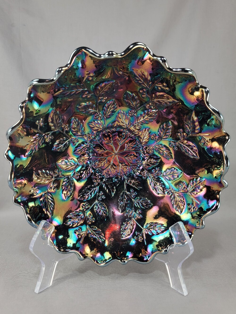 Vtg Fenton Holly Berry Amethyst Carnival Art Glass Ruffled Bowl Iridescent